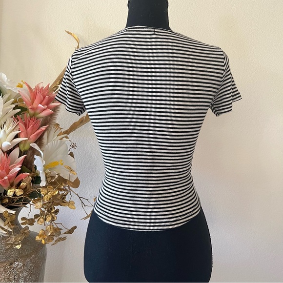 Brandy Melville Zelly Black & White button up Stretch Top - Picture 2 of 4